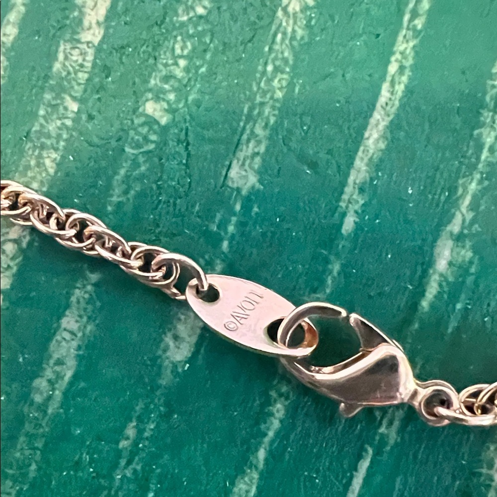 Avon Gold Pendant Necklace - Picture 5 of 6